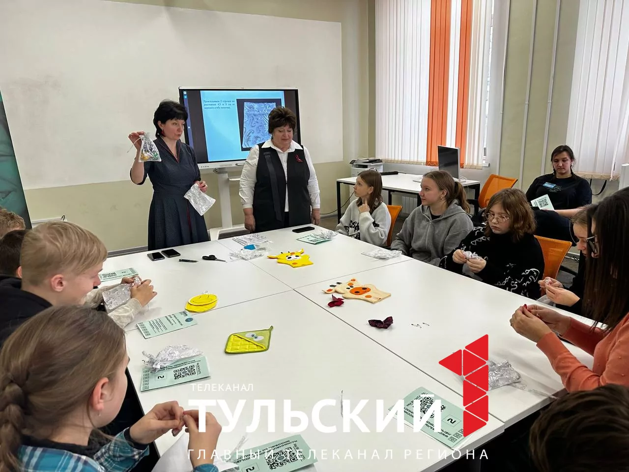 Профессиональные швеи провели мастер-класс по дизайну одежды для школьников в Туле