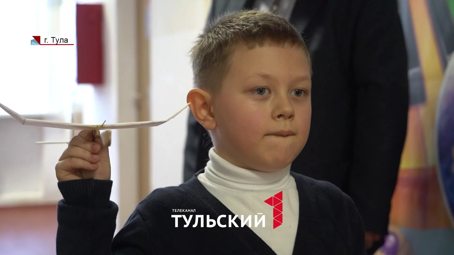 В Узловой школьников бесплатно учат мастерить модели вертолетов и самолетов