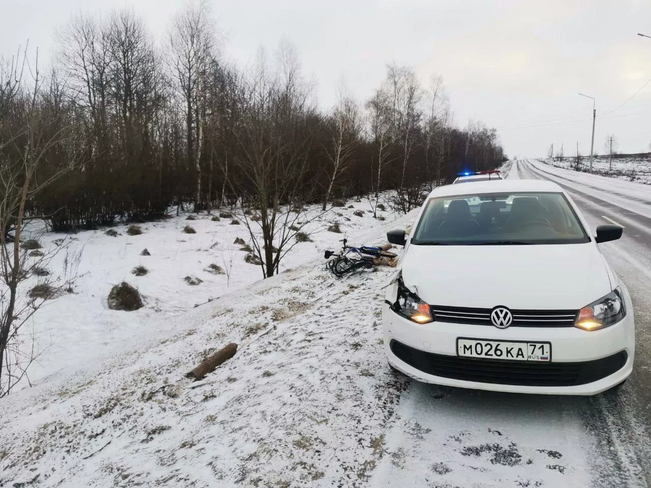 Утром 1 января пешеход с велосипедом попал под колеса иномарки