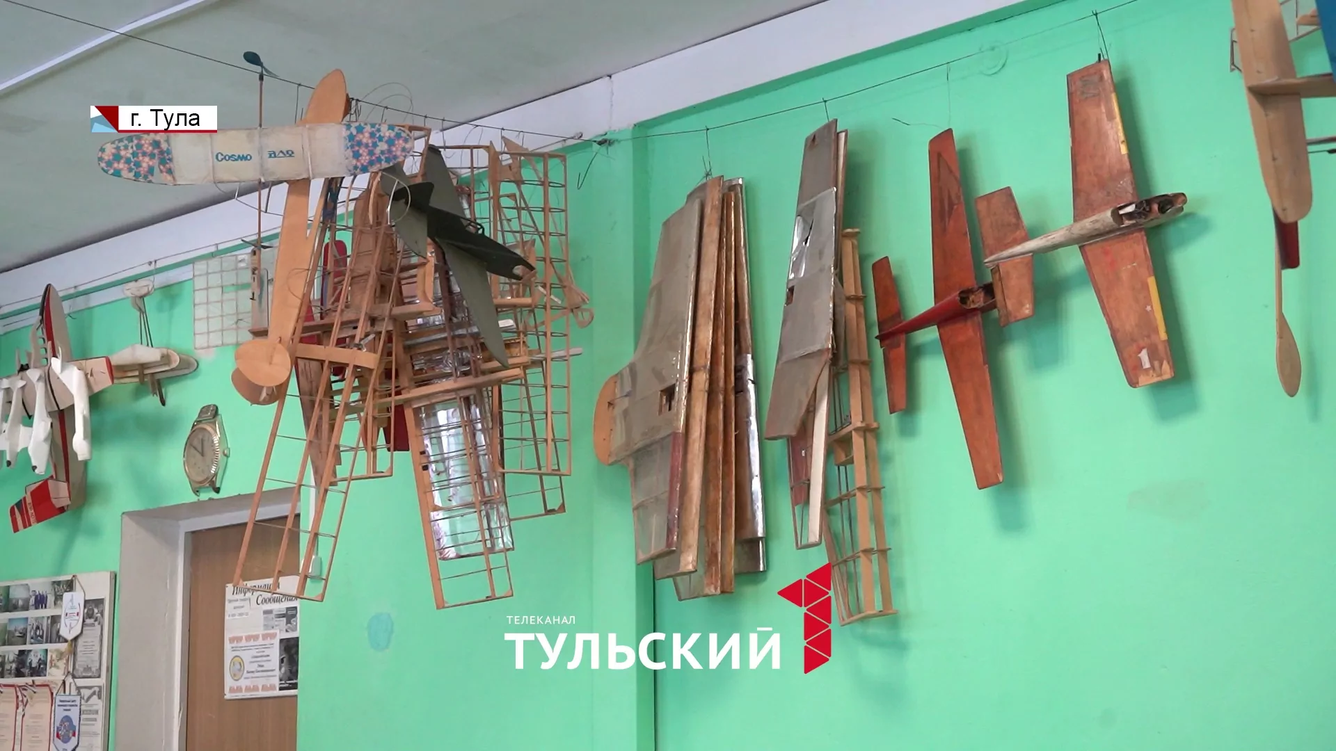В Узловой школьников бесплатно учат мастерить модели вертолетов и самолетов