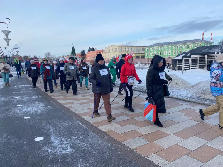 В Туле на Казанской набережной прошел фестиваль северной ходьбы "Шагай к мечте"