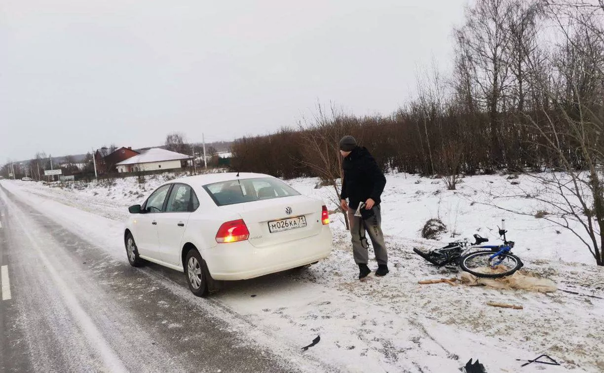 Утром 1 января пешеход с велосипедом попал под колеса иномарки