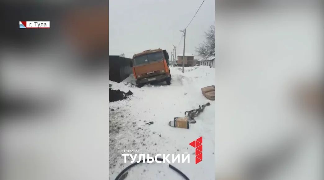 Жители деревни под Тулой превратили дорогу в болото