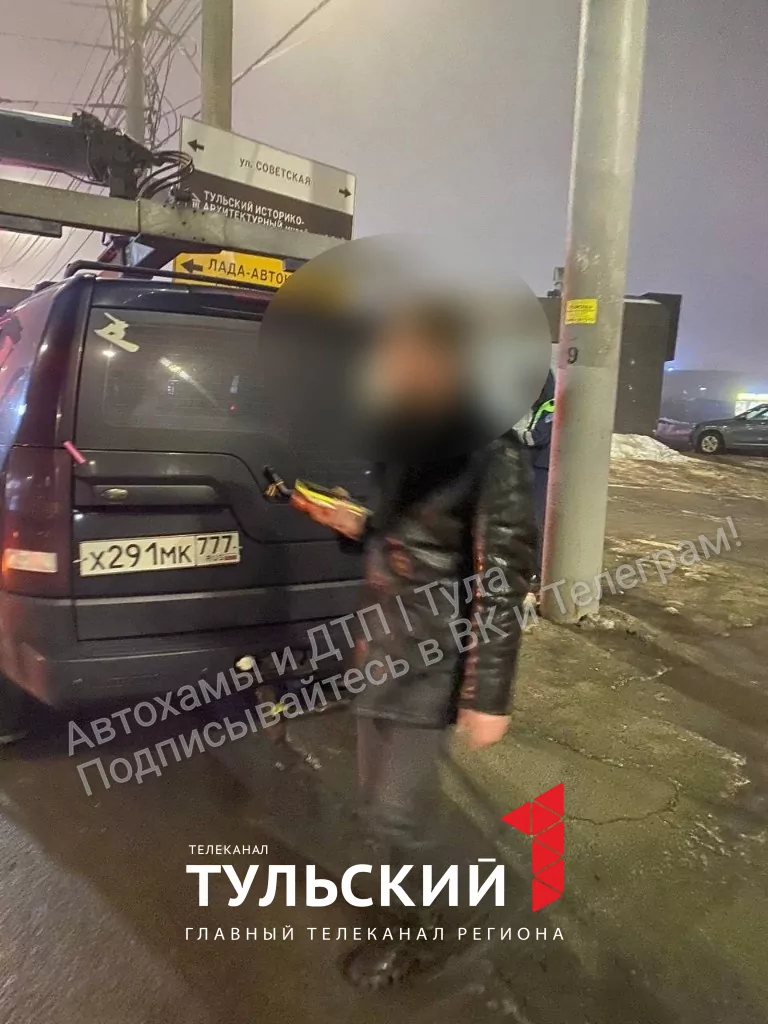 В Туле водитель Land Rover с московскими номерами устроил перепалку с инспекторами ДПС