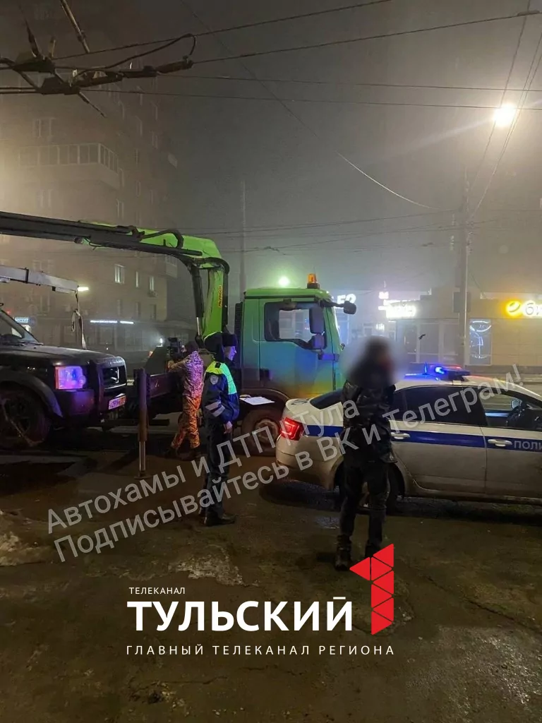 В Туле водитель Land Rover с московскими номерами устроил перепалку с инспекторами ДПС