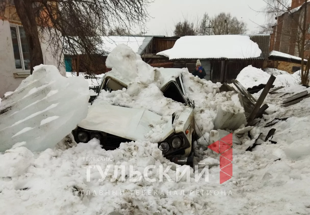 Прокуратура начала проверку по факту падения наледи на автомобиль в Узловой