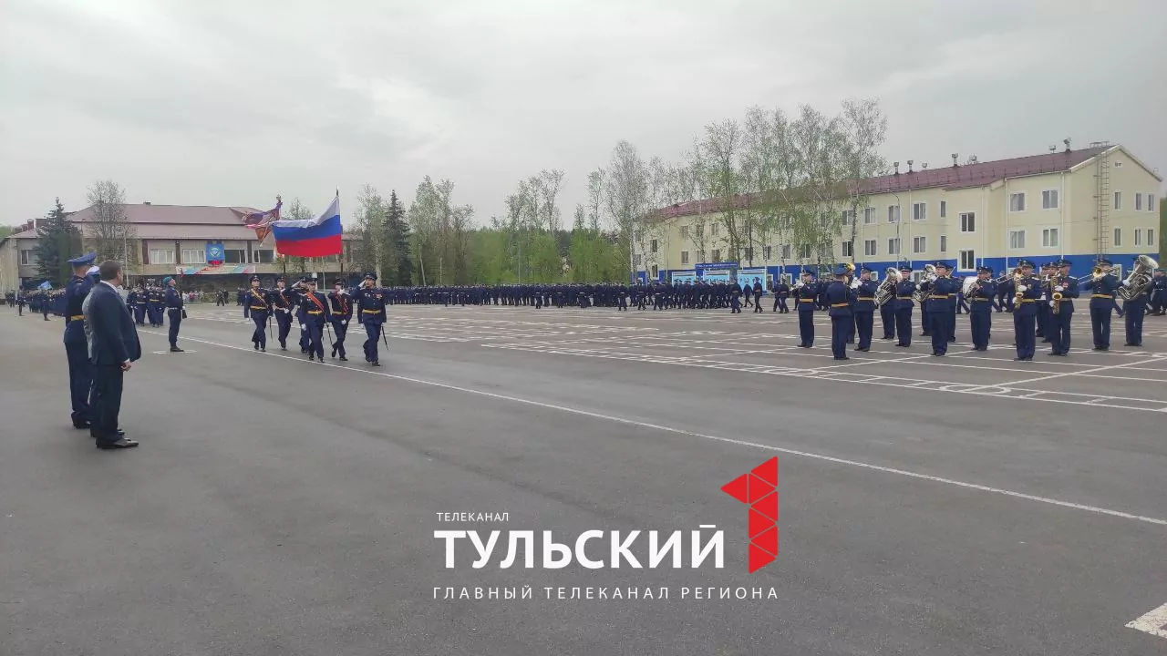 Губернатор Алексей Дюмин поздравил 106-ю дивизию ВДВ с 80-летием