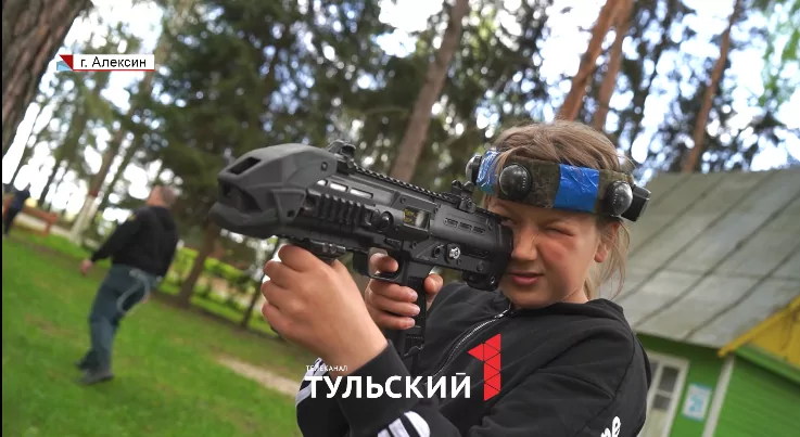 Тульских школьников научили управлять беспилотниками и оказывать медпомощь