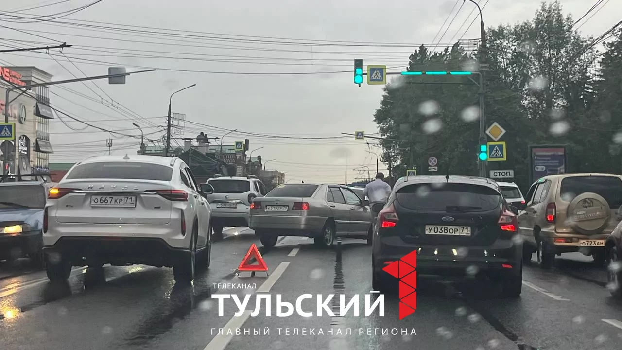В Туле на проспекте Ленина произошло ДТП