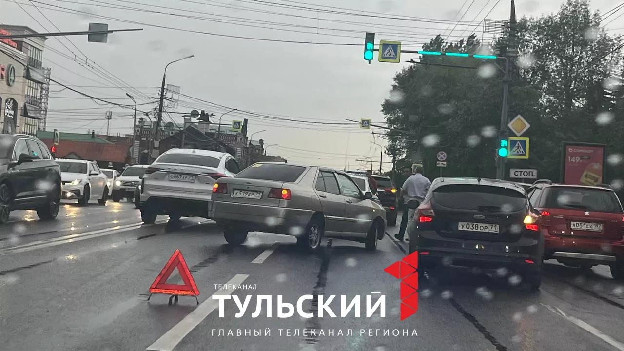 В Туле на проспекте Ленина произошло ДТП
