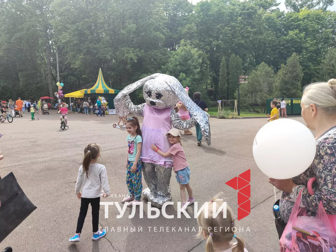 В Центральном парке Тулы исполнили каверы на Диму Билана и показали выступление джигитов