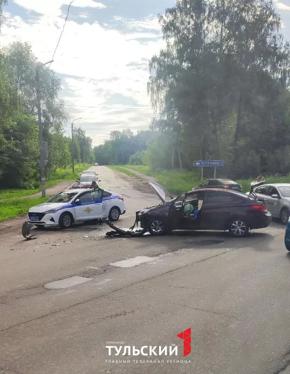 На повороте к поселку Петелино в Туле образовалась пробка