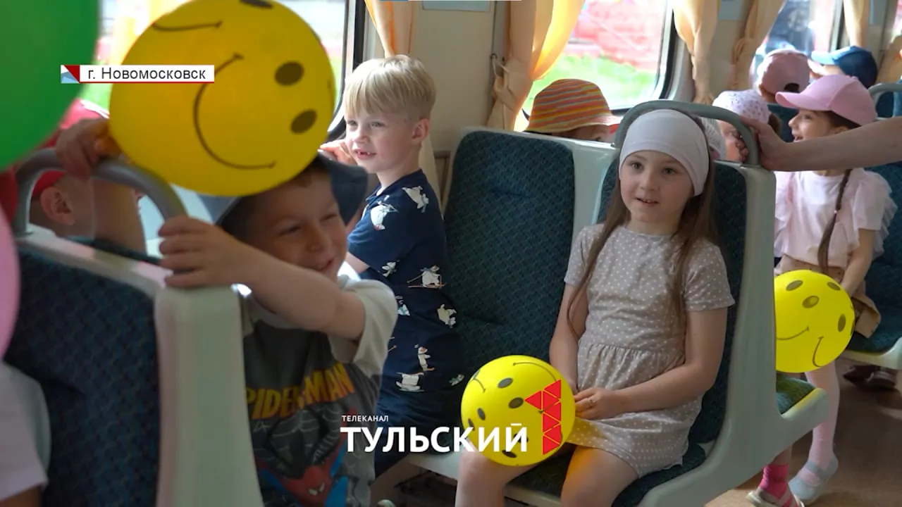 В Новомосковске на детской железной дороге малышам рассказали о ПДД