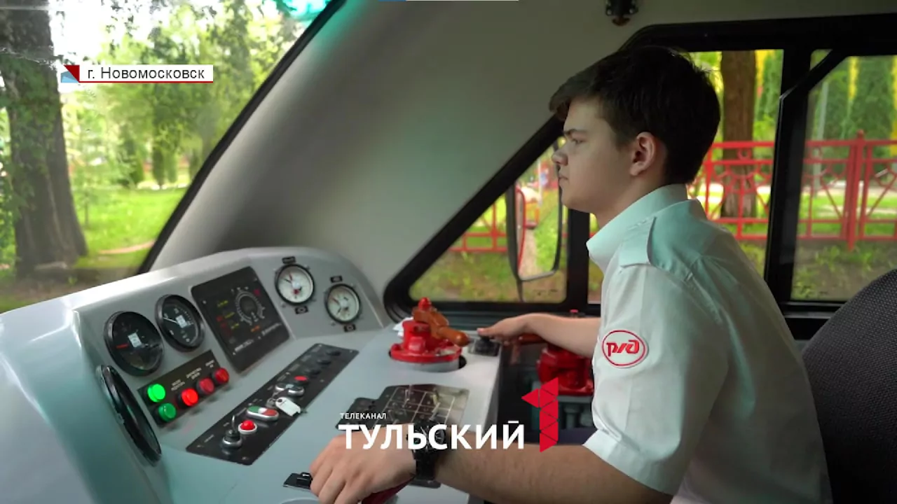 В Новомосковске на детской железной дороге малышам рассказали о ПДД