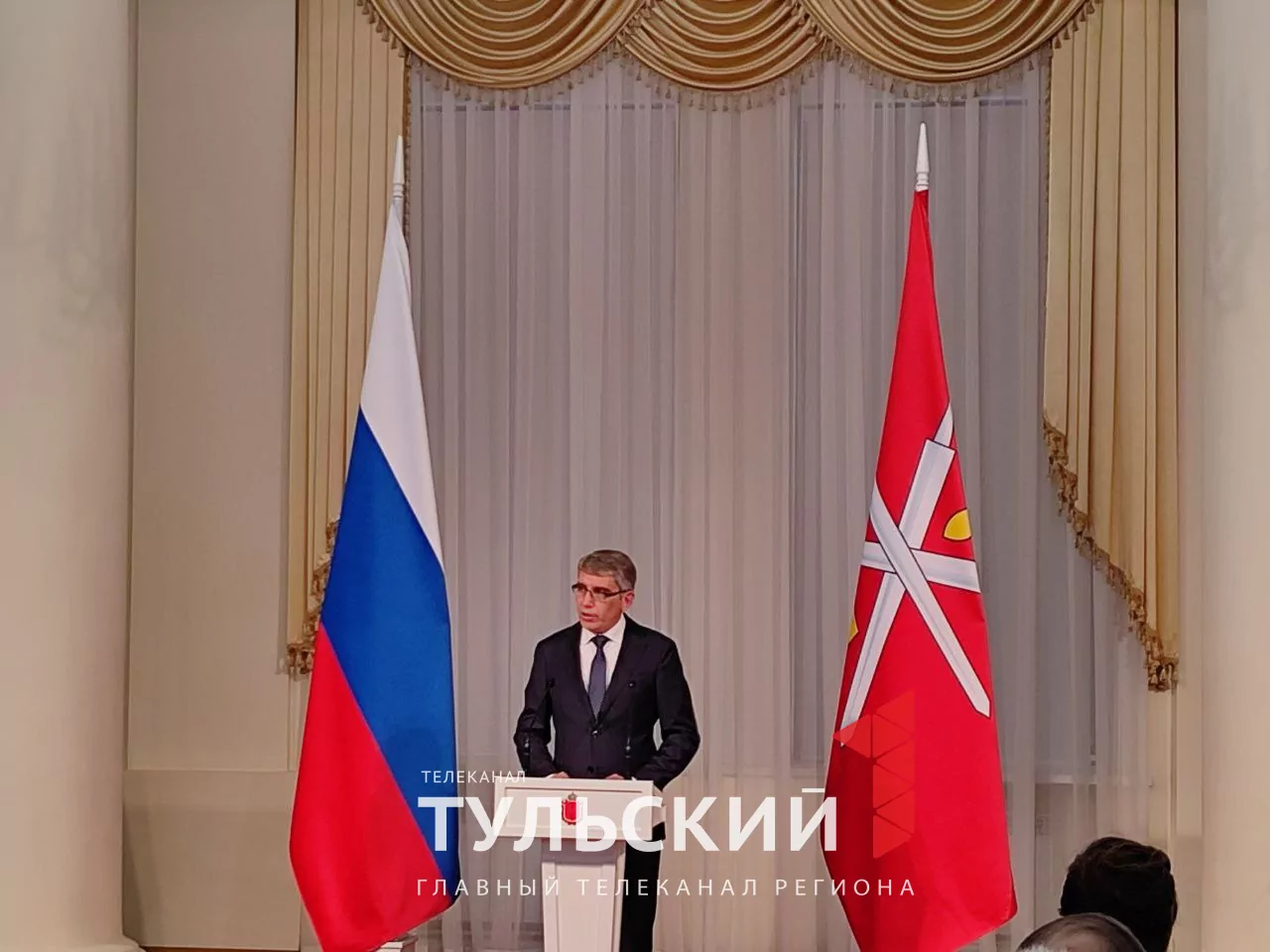 Дмитрий Миляев вручил государственные и региональные награды тулякам ко Дню России