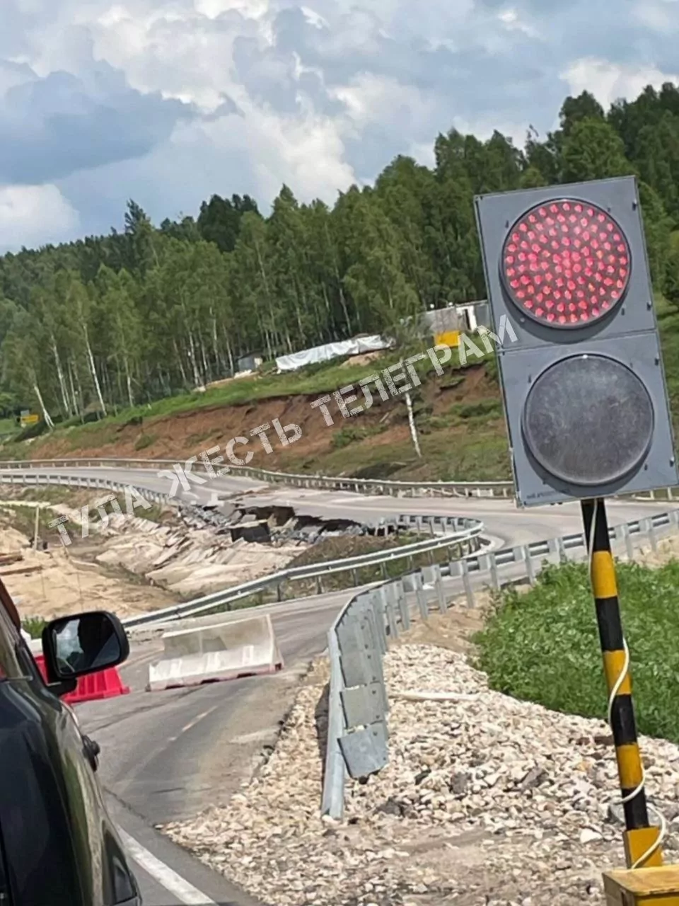 В Белевском районе обвалился временный мост