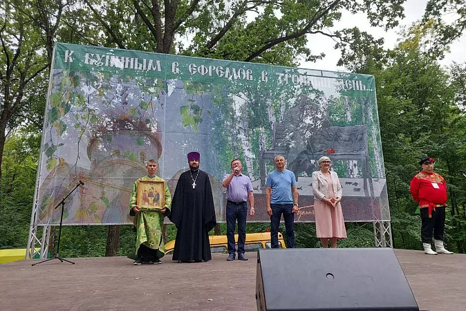 В Ефремове отметили праздник Троицы