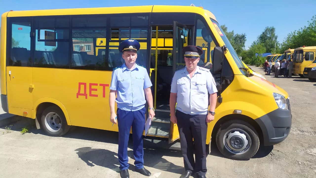 В Каменском районе проверили безопасность школьных автобусов