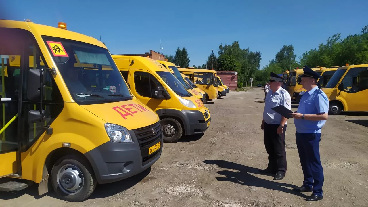 В Каменском районе проверили безопасность школьных автобусов