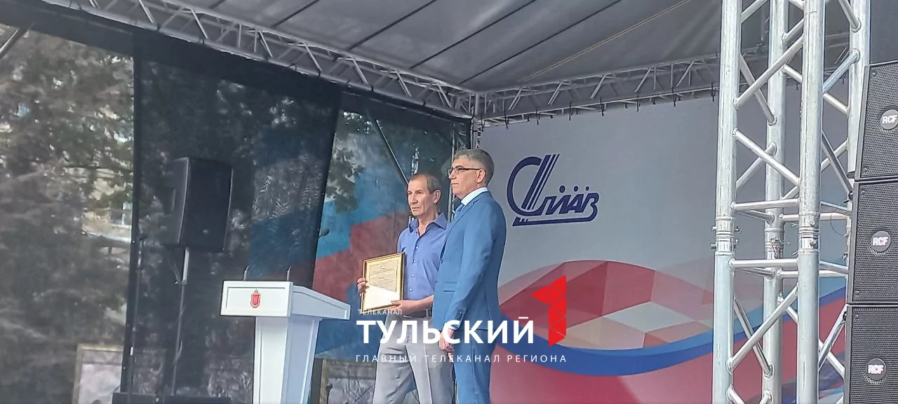 Дмитрий Миляев наградил отличившихся оружейников