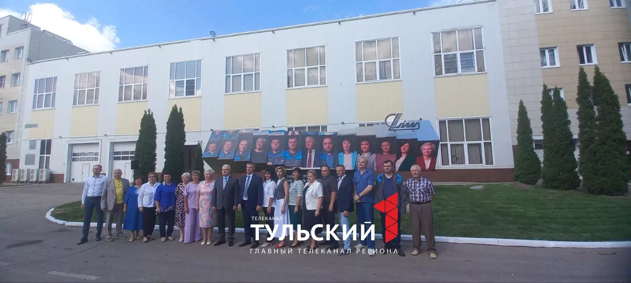 Дмитрий Миляев наградил отличившихся оружейников