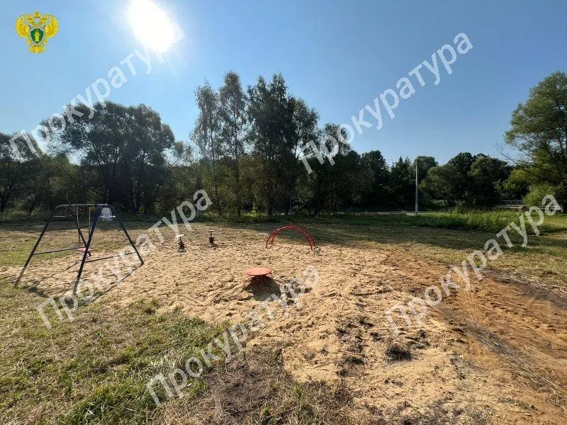 В Чернском районе нашли опасную детскую площадку
