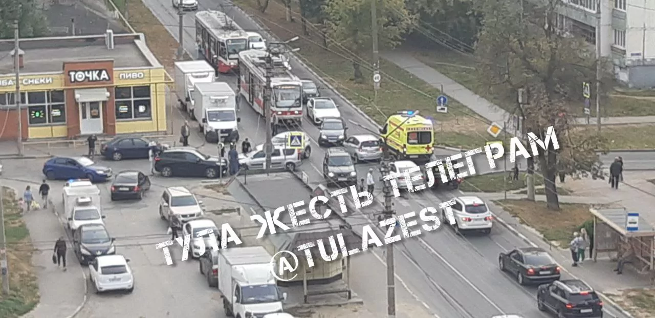 На улице Кирова в Туле произошло тройное ДТП