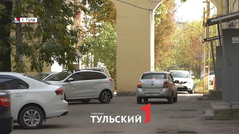 Шлагбаум стал причиной часовых пробок на улице Металлургов в Туле