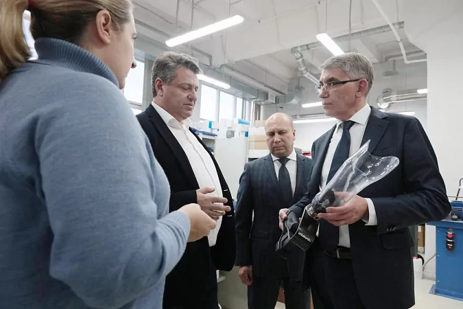 Дмитрий Миляев посетил предприятие по производству ортопедических товаров и протезов