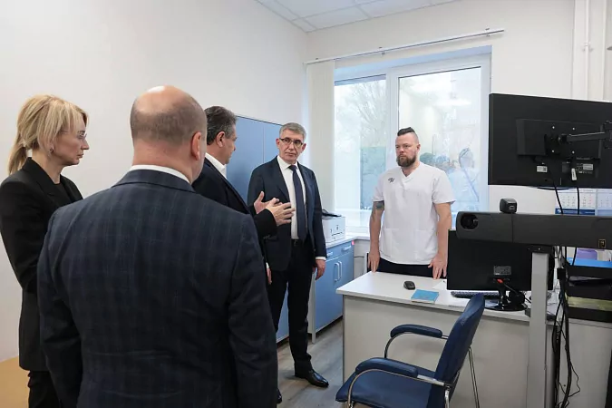 Дмитрий Миляев посетил предприятие по производству ортопедических товаров и протезов
