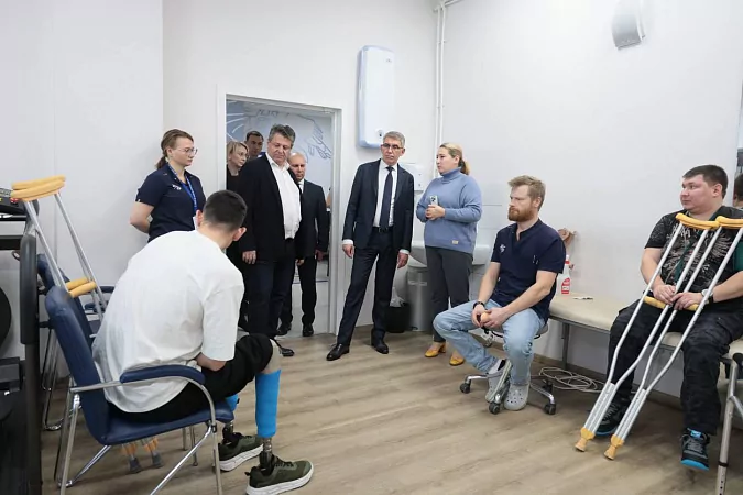 Дмитрий Миляев посетил предприятие по производству ортопедических товаров и протезов