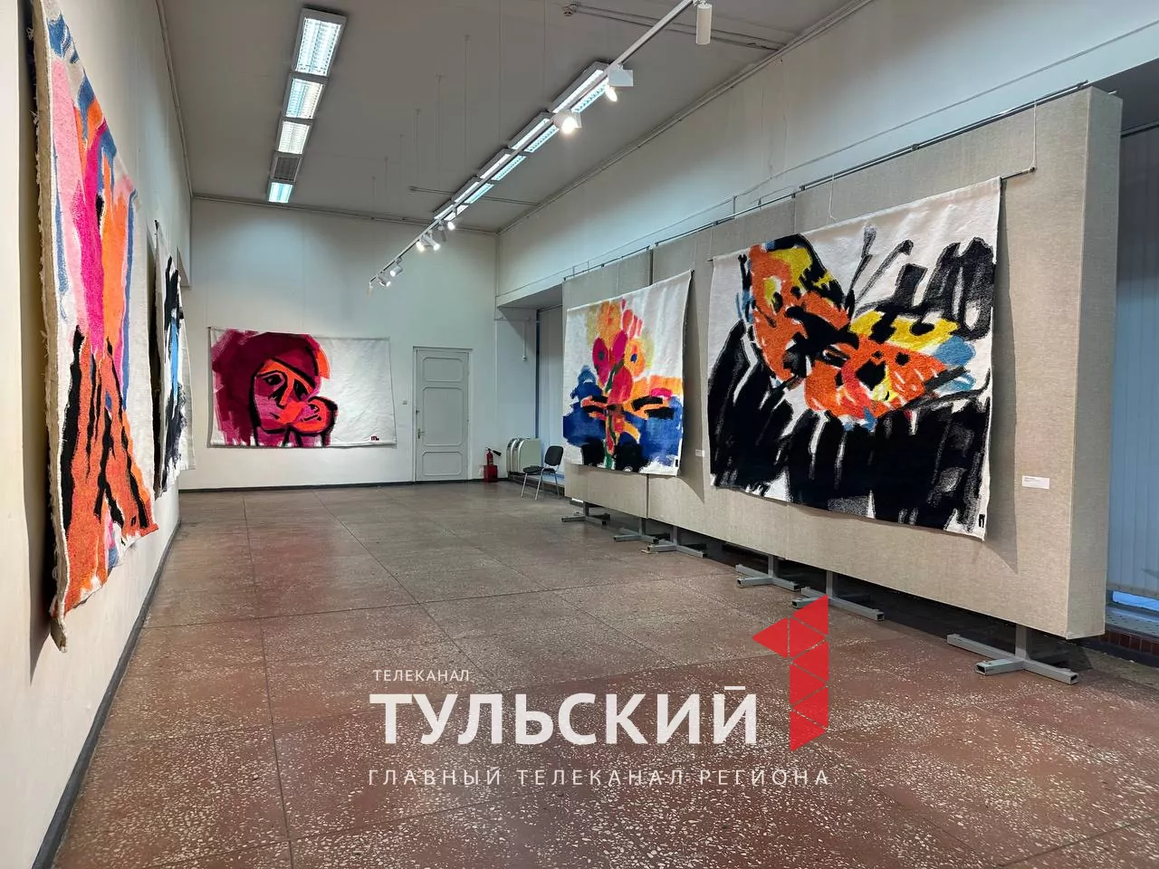 В Туле открылась выставка гобеленов ручной работы из шерсти и льна