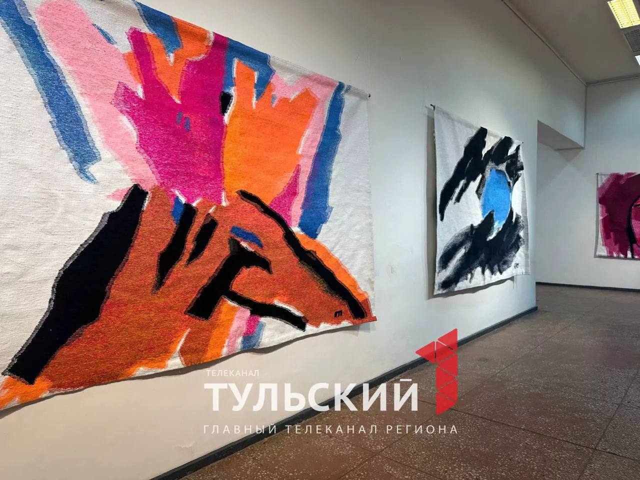 В Туле открылась выставка гобеленов ручной работы из шерсти и льна
