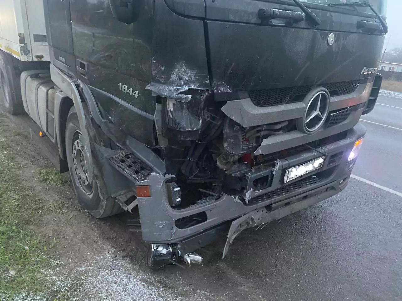 В Щекинском районе водителя легковушки госпитализировали после ДТП с фурой