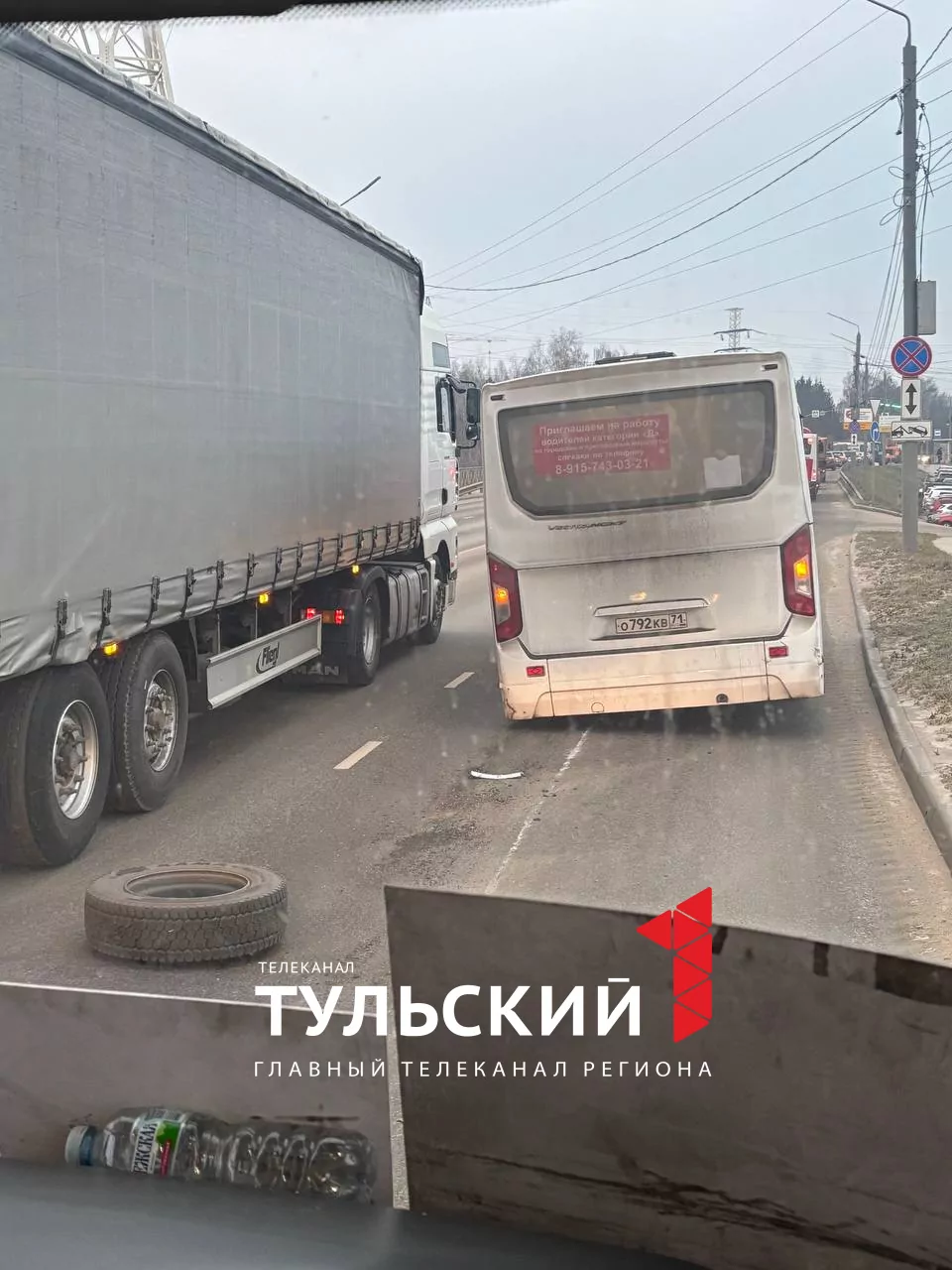 На улице Рязанской в Туле у автобуса на ходу отвалилось колесо