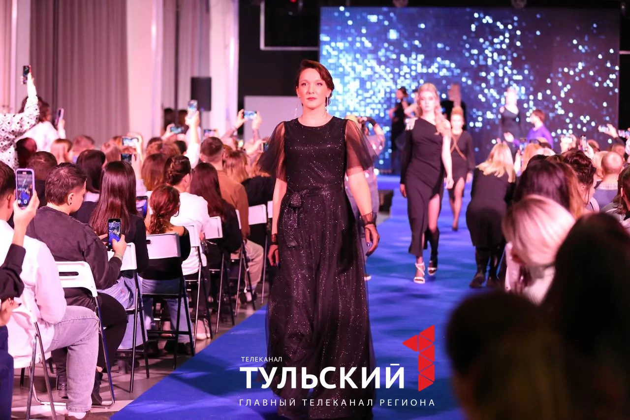 Юные дизайнеры в Туле представили костюмы Барби и Матушки России