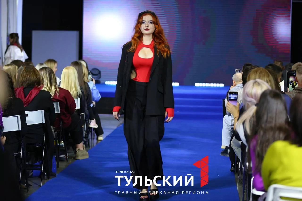 Юные дизайнеры в Туле представили костюмы Барби и Матушки России
