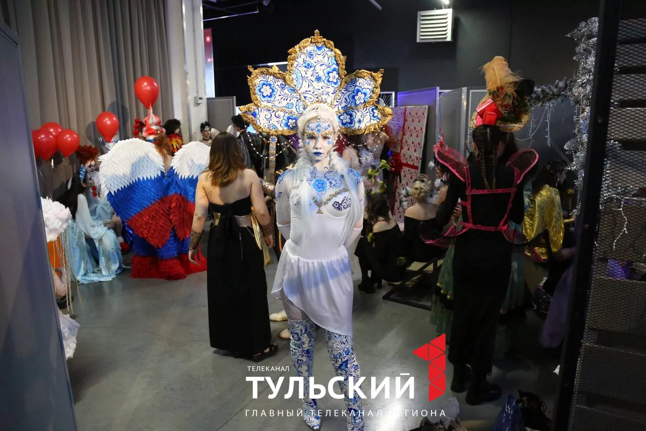 Юные дизайнеры в Туле представили костюмы Барби и Матушки России