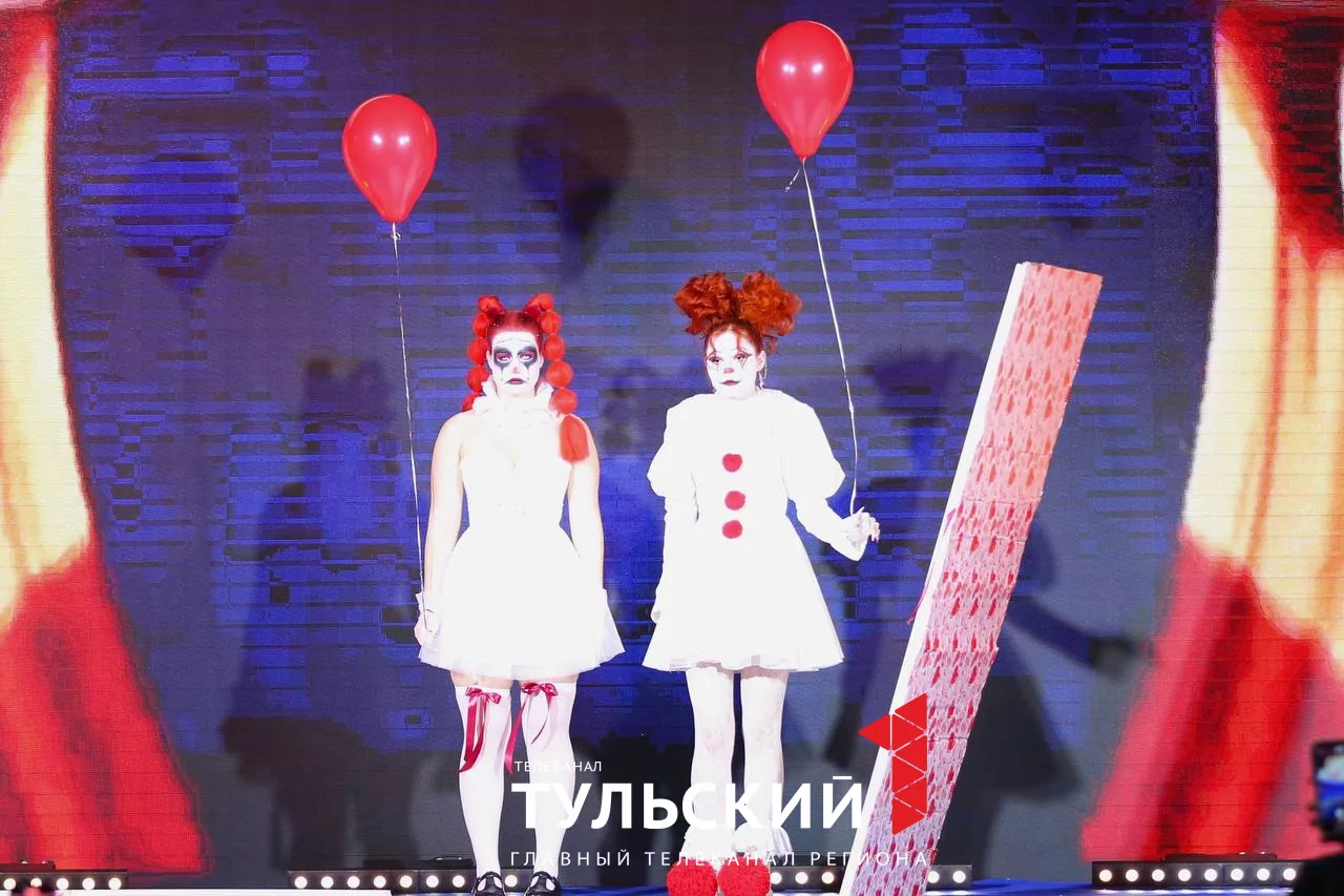 Юные дизайнеры в Туле представили костюмы Барби и Матушки России