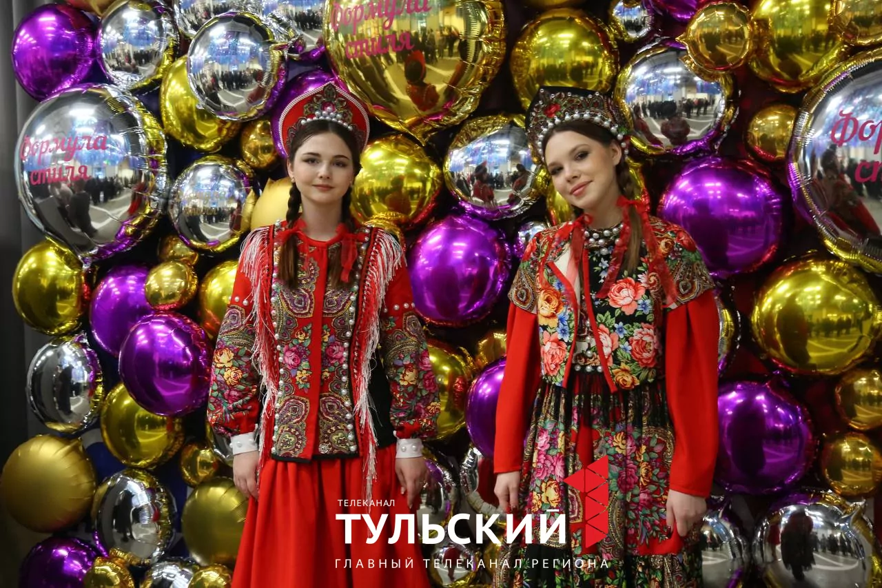 Юные дизайнеры в Туле представили костюмы Барби и Матушки России