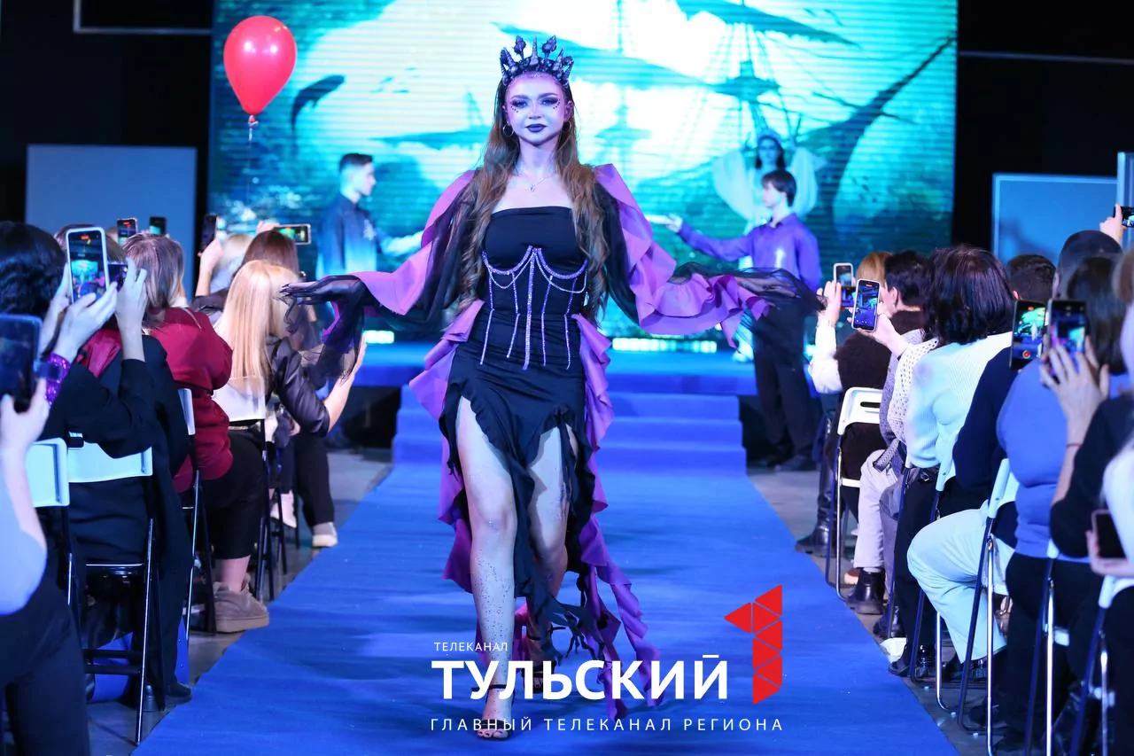 Юные дизайнеры в Туле представили костюмы Барби и Матушки России