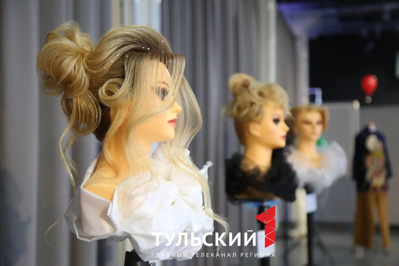 Юные дизайнеры в Туле представили костюмы Барби и Матушки России