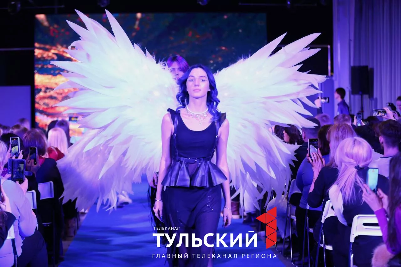 Юные дизайнеры в Туле представили костюмы Барби и Матушки России