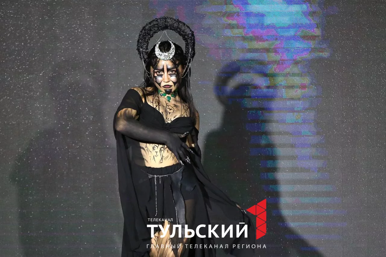 Юные дизайнеры в Туле представили костюмы Барби и Матушки России