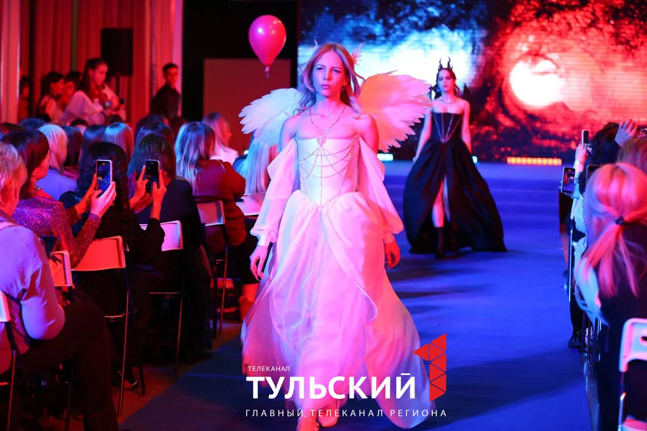 Юные дизайнеры в Туле представили костюмы Барби и Матушки России