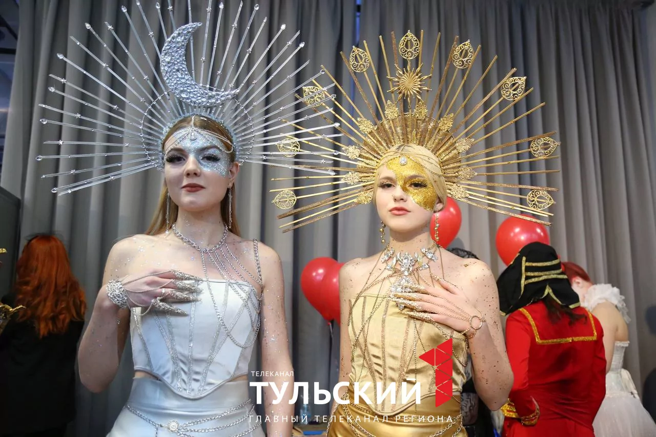 Юные дизайнеры в Туле представили костюмы Барби и Матушки России