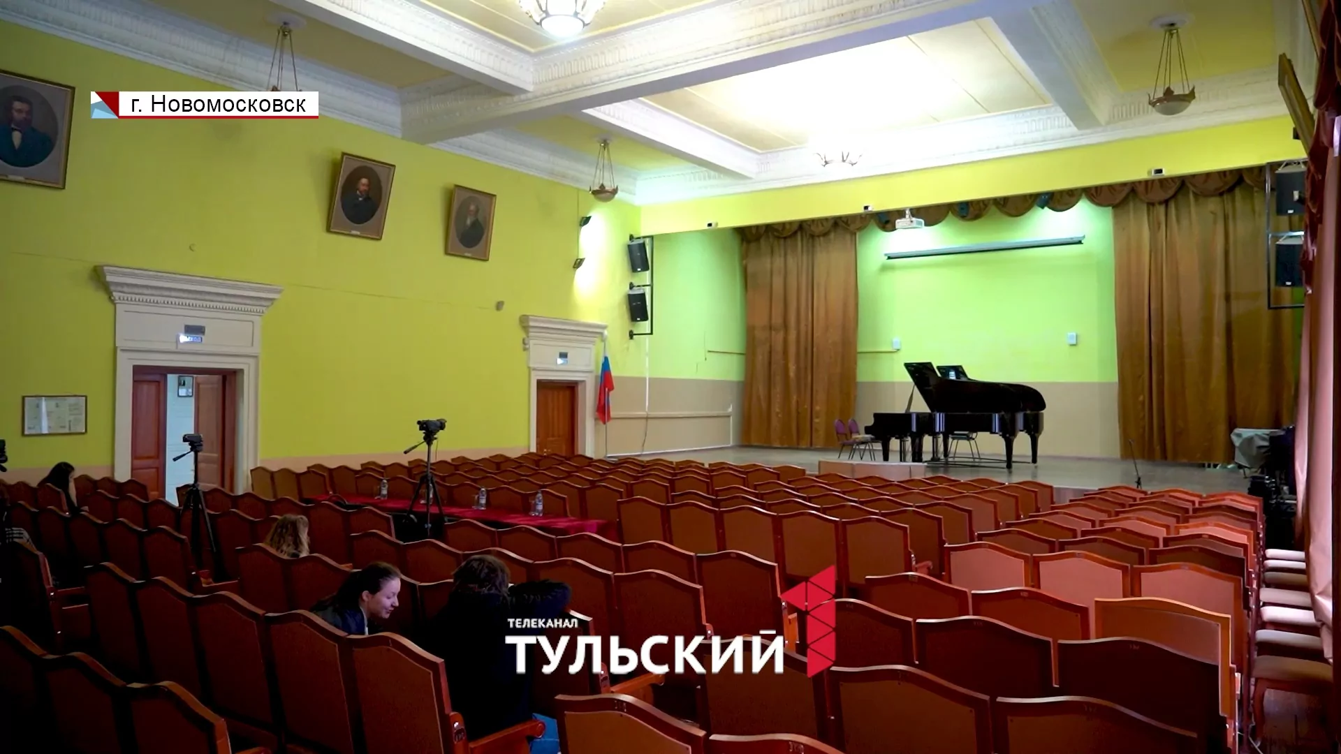 Преподаватель академии Гнесиных объяснил, зачем класть подушку на стул при игре на фортепиано