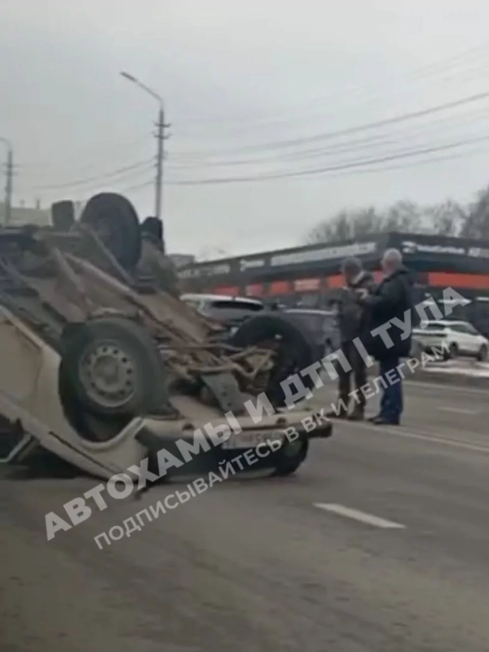 В Туле на проспекте Ленина перевернулась «Нива»