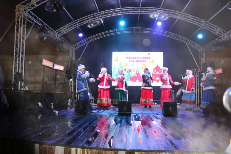 На Казанской набережной в Туле отметили «Мандариновое Рождество»