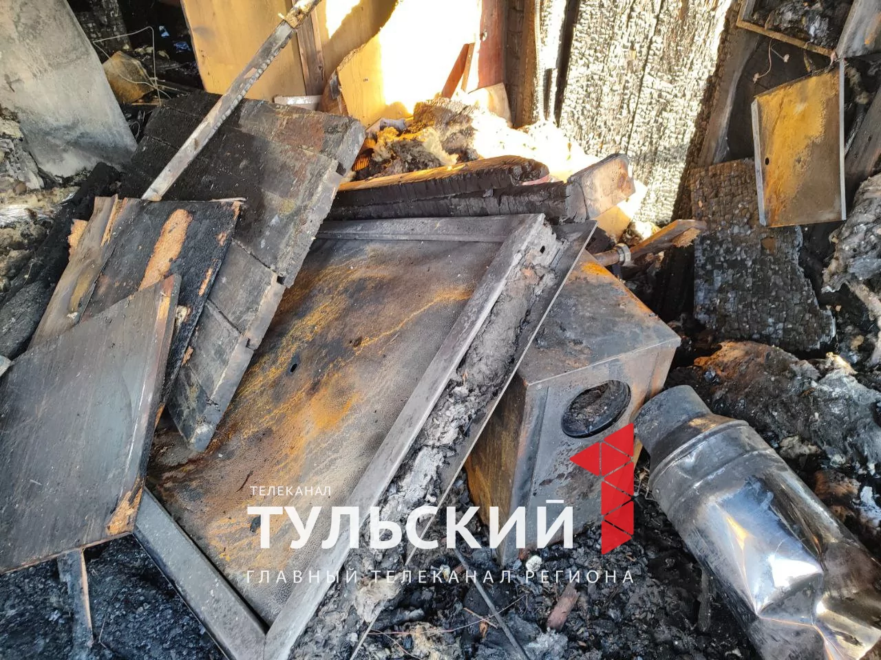 В тульском селе Хрущево семья осталась без крыши над головой: как помочь погорельцам